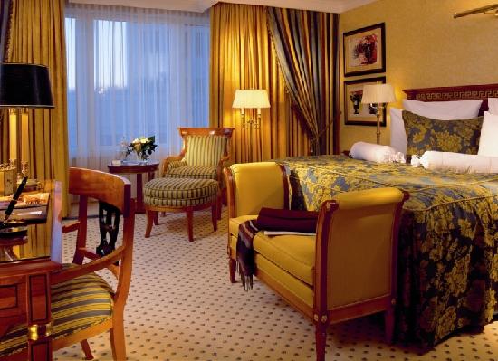 the-ritz-carlton-berlin-bedroom